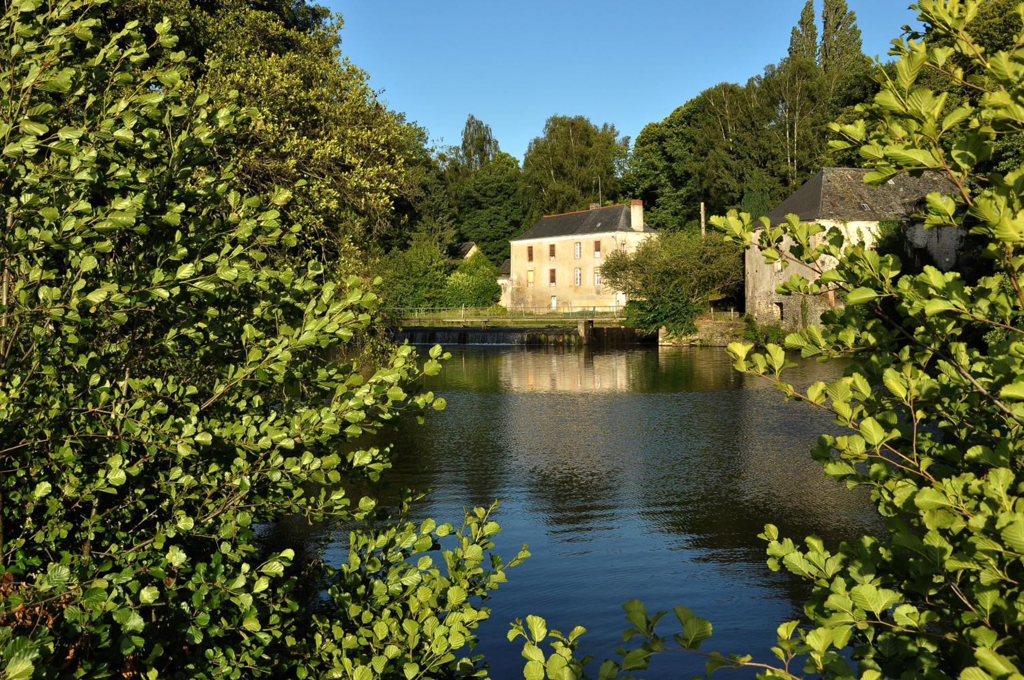 Grange Du Plessis Bed & Breakfast Segré Екстериор снимка